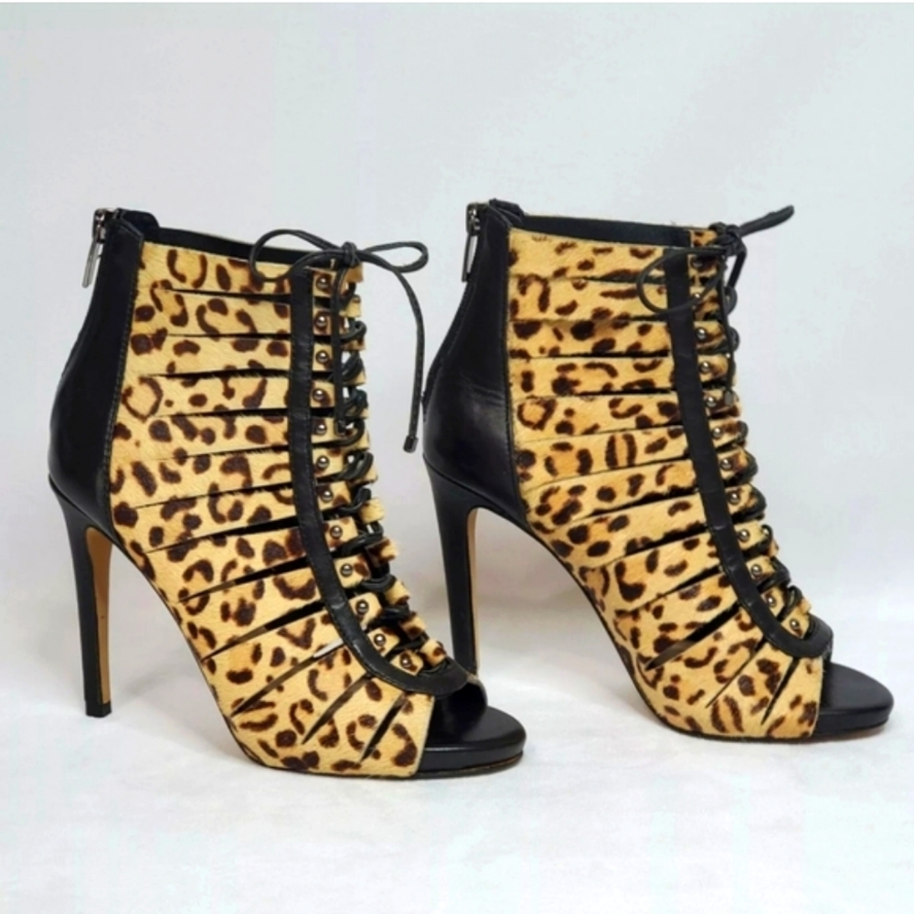 Vince Camuto Fionna Calf Hair Bootie Heels Sz 5.5M Animal Print Back Zipper